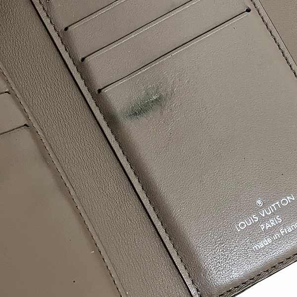 Louis Vuitton Capucines Compact Wallet M62156