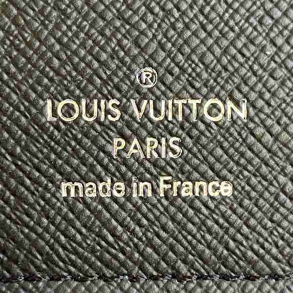 Louis Vuitton Taiga Leather Long Wallet M32572