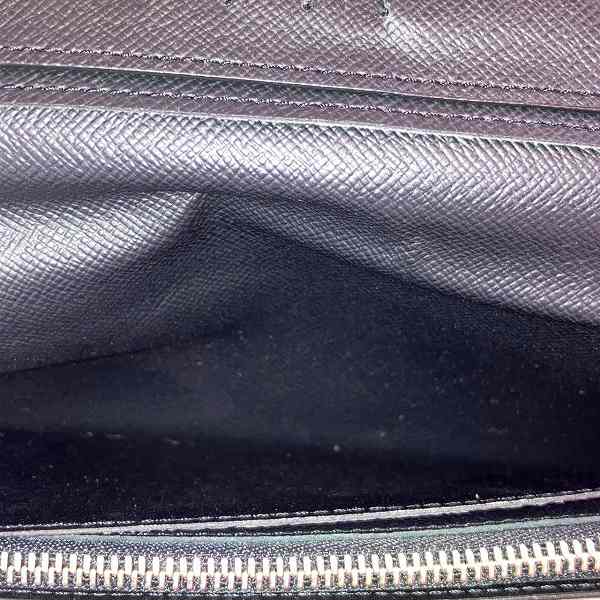 Louis Vuitton Taiga Leather Long Wallet M32572
