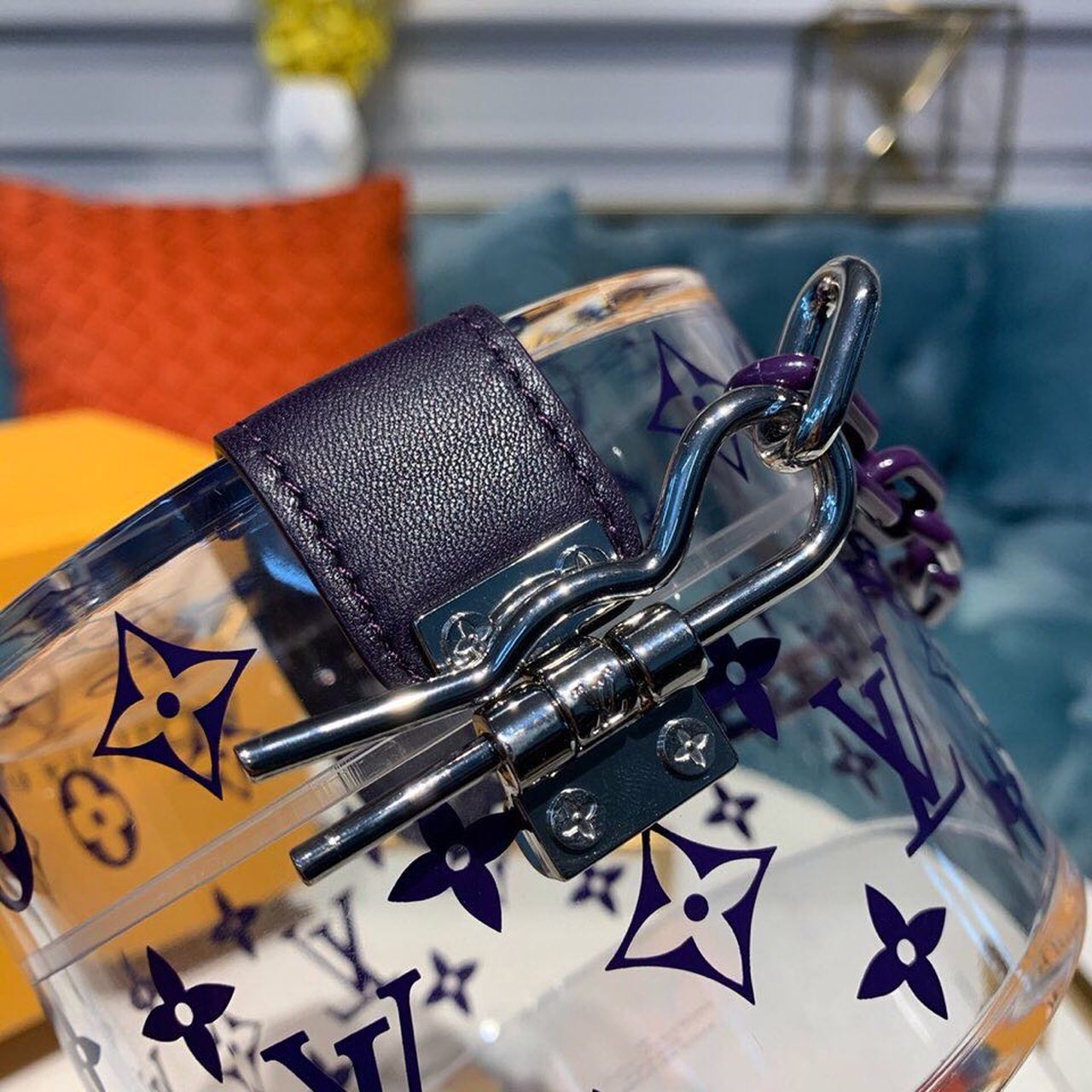LV Scott Box Plexiglass Electric Blue For Women, WomenÃ¢â‚¬â„¢s Box 4.9in/12.5cm LV GI0430