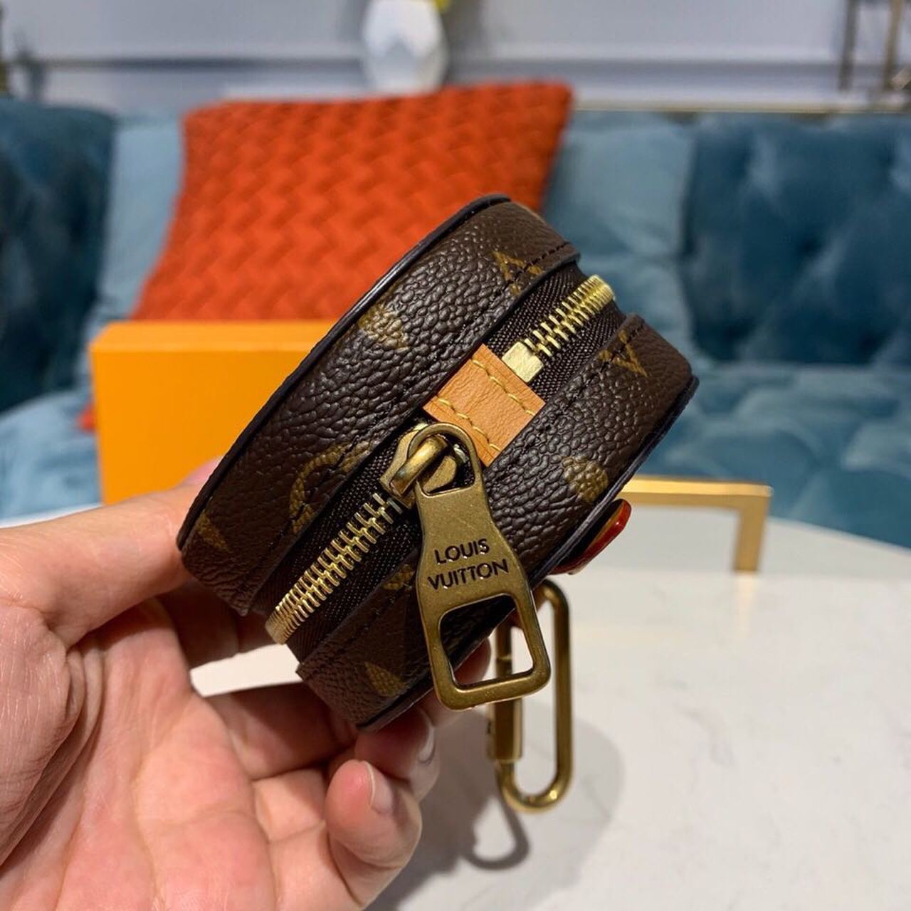 LV Round Case Monogram Canvas By Virgil Abloh For Women, WomenÃ¢â‚¬â„¢s Bags 3.1in/8cm LV M68524