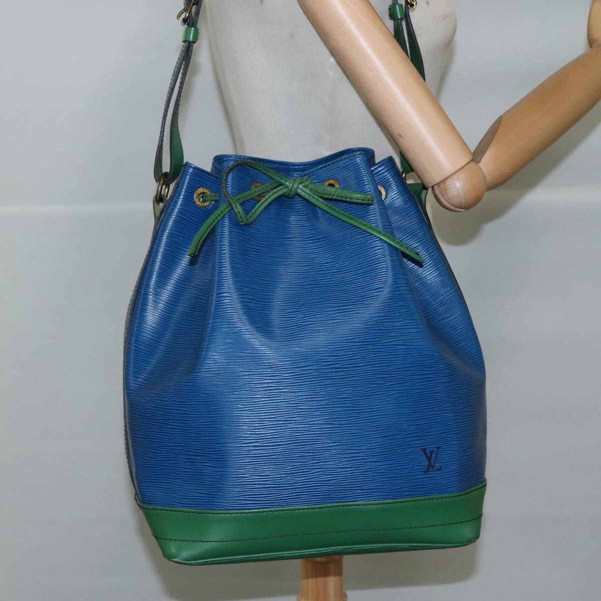 LOUIS VUITTON Epi Noe Shoulder Bag Bicolor Green Blue M44044 LV 101746