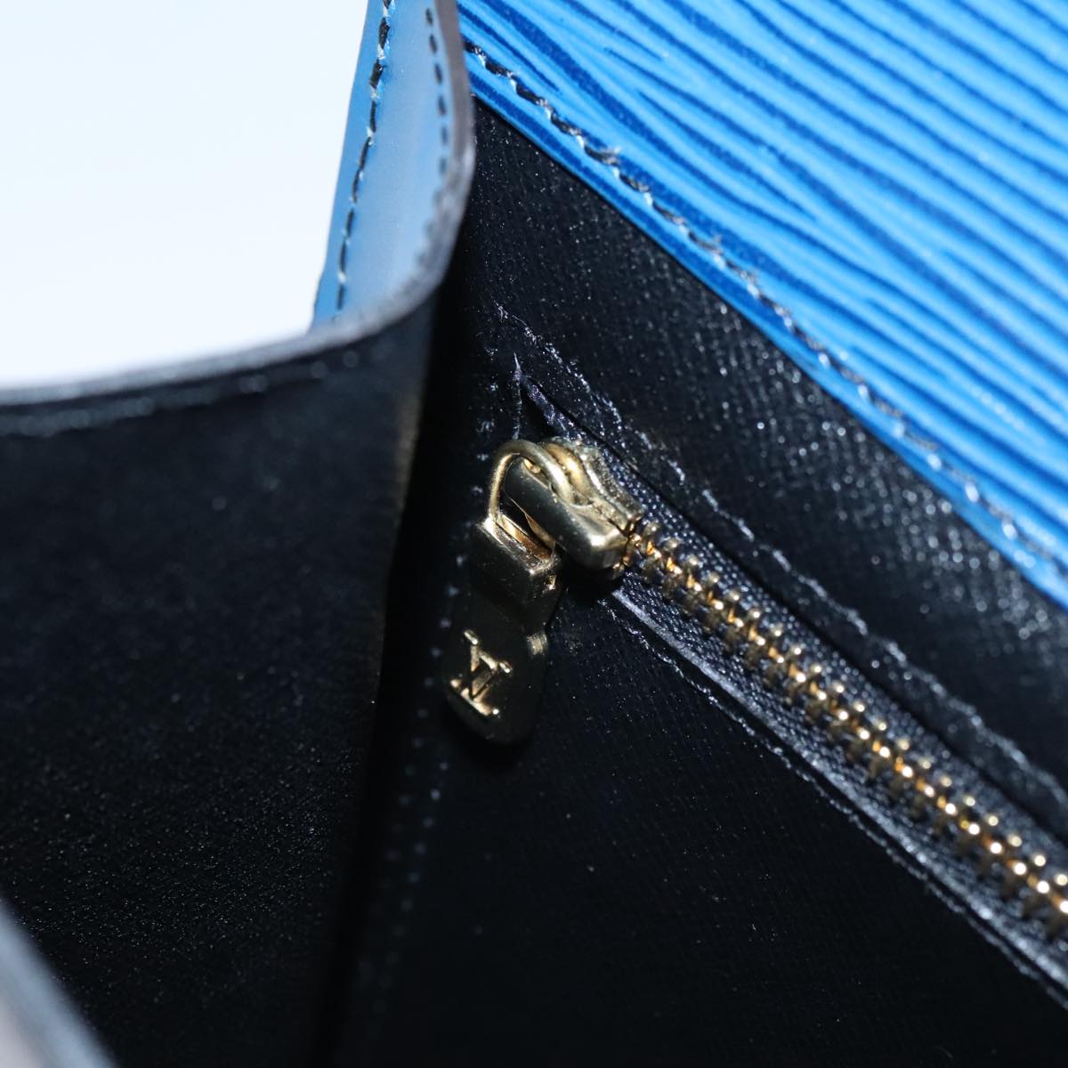 LOUIS VUITTON Epi Montaigne 23 Clutch Bag Blue M52665 LV 101782