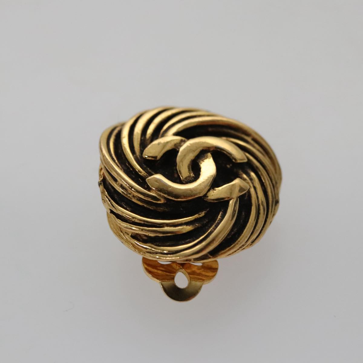 CHANEL Earring metal Gold CC 103473