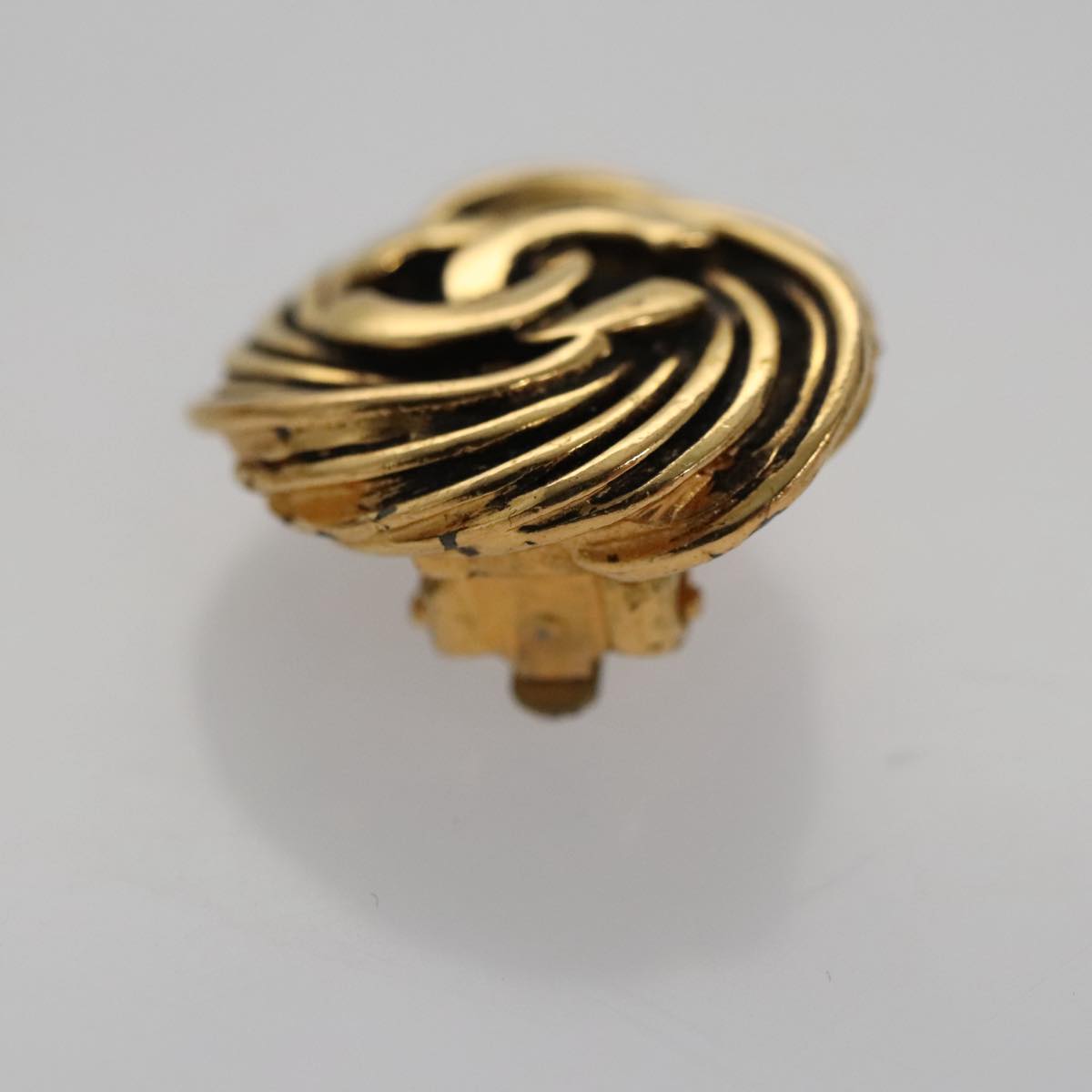 CHANEL Earring metal Gold CC 103473