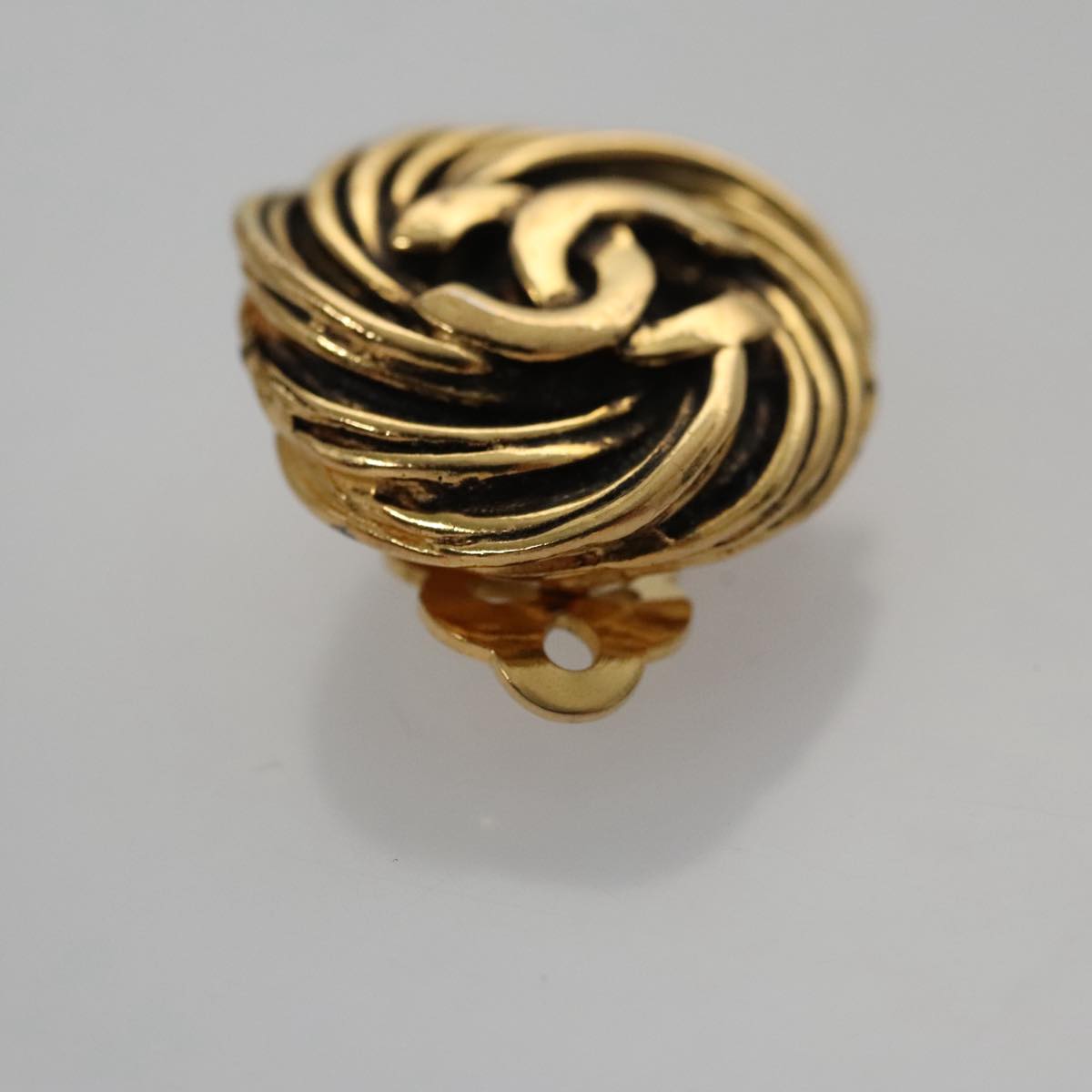 CHANEL Earring metal Gold CC 103473