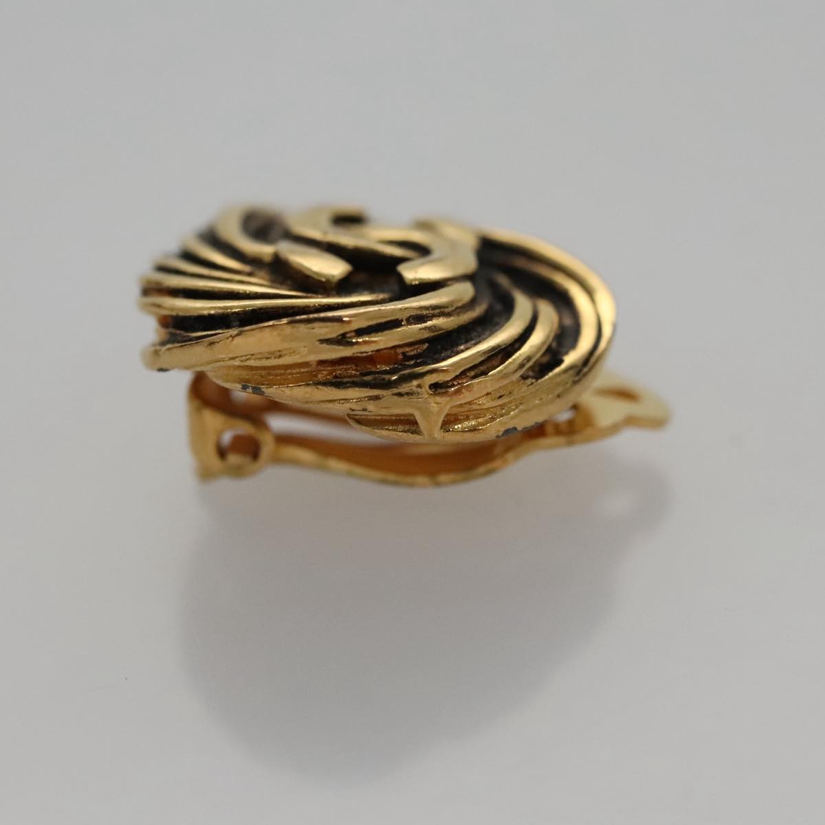 CHANEL Earring metal Gold CC 103473