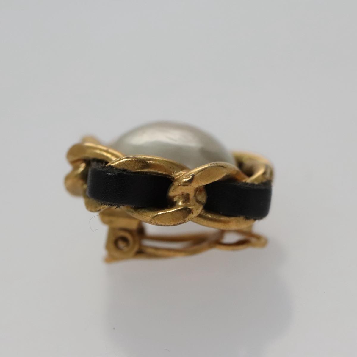 CHANEL Earring metal Gold CC 103474
