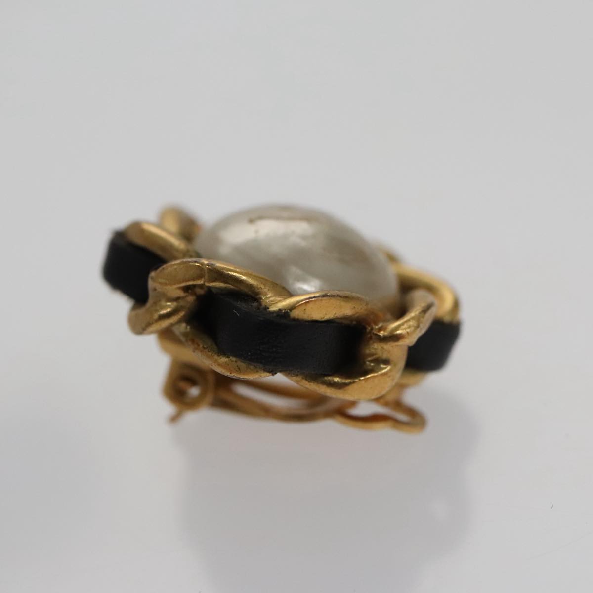 CHANEL Earring metal Gold CC 103474