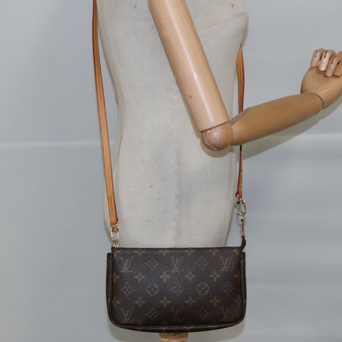 LOUIS VUITTON Monogram Pochette Accessoires Pouch M51980 LV 104009