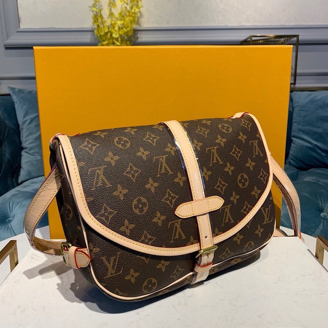 LV Saumur MM Monogram Canvas For Women, WomenÃ¢â‚¬â„¢s Handbags, Shoulder And Crossbody Bags 11.8in/30cm LV M40710