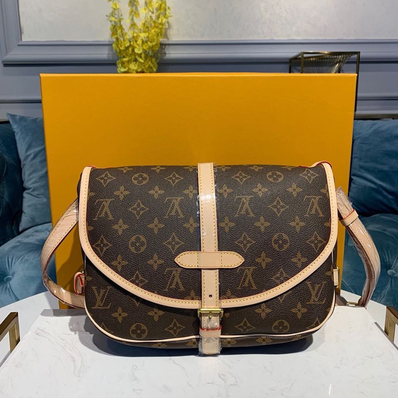 LV Saumur MM Monogram Canvas For Women, WomenÃ¢â‚¬â„¢s Handbags, Shoulder And Crossbody Bags 11.8in/30cm LV M40710
