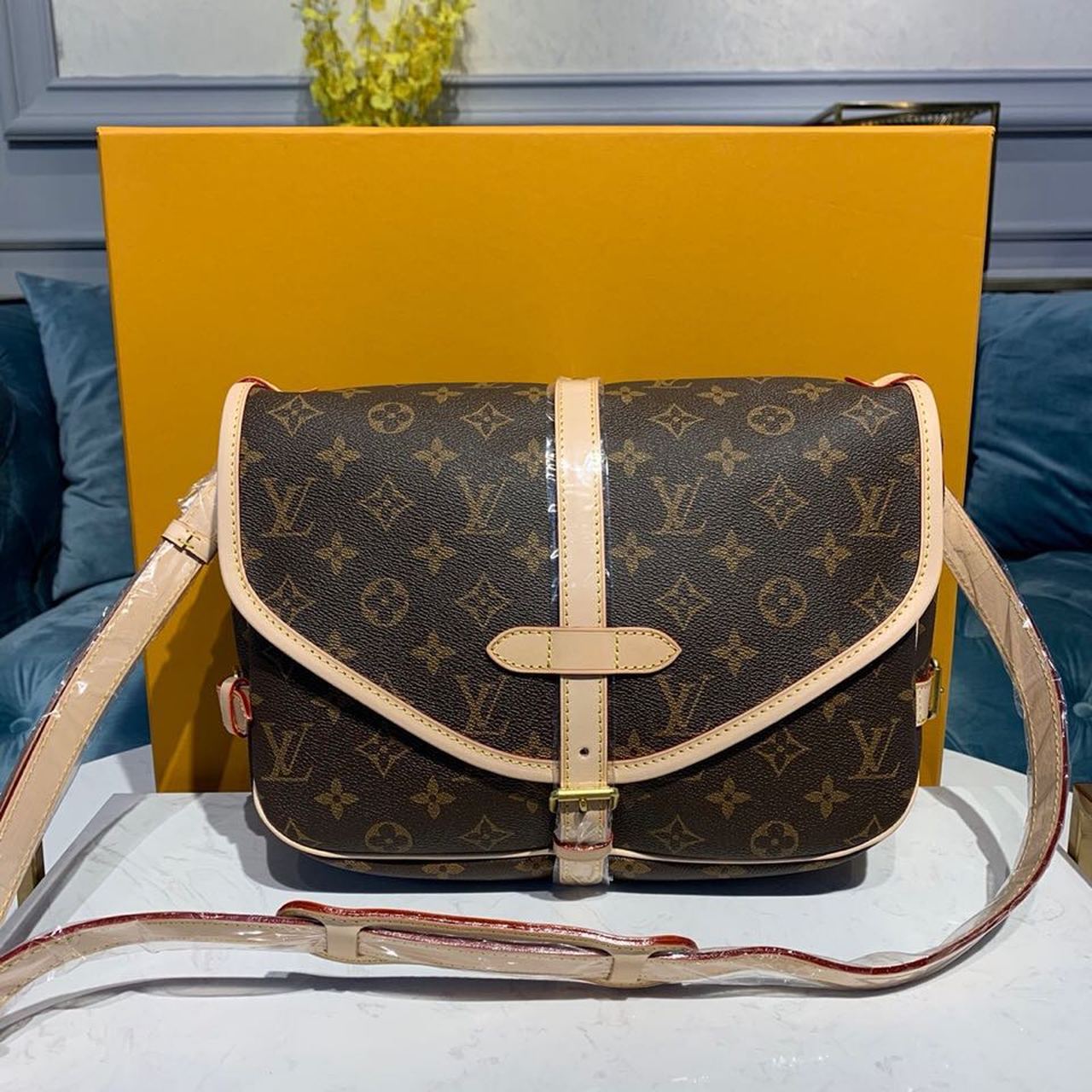 LV Saumur MM Monogram Canvas For Women, WomenÃ¢â‚¬â„¢s Handbags, Shoulder And Crossbody Bags 11.8in/30cm LV M40710