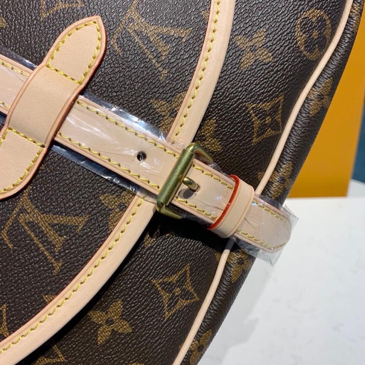 LV Saumur MM Monogram Canvas For Women, WomenÃ¢â‚¬â„¢s Handbags, Shoulder And Crossbody Bags 11.8in/30cm LV M40710