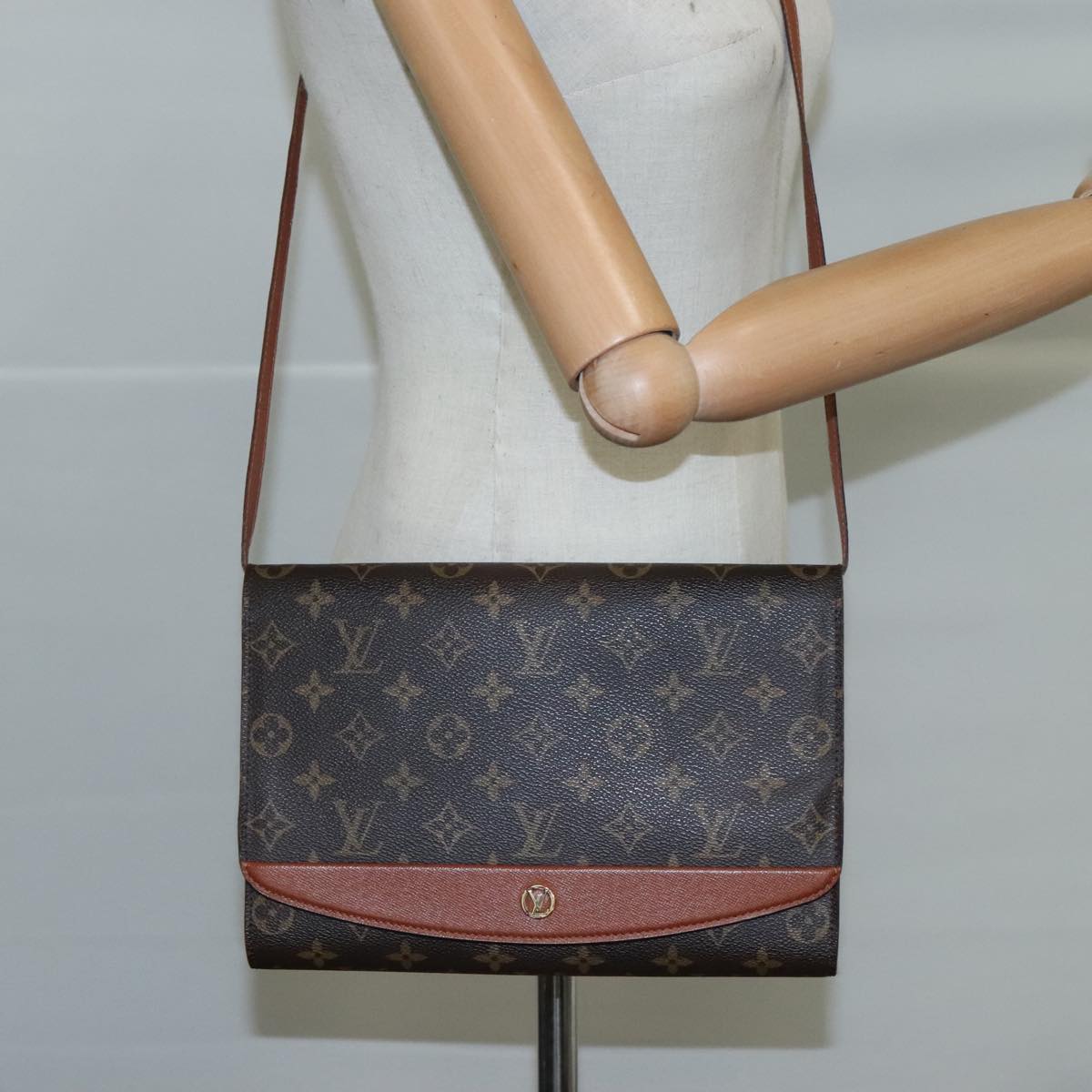 LOUIS VUITTON Monogram Bordeaux 27 Shoulder Bag M51797 LV 104269