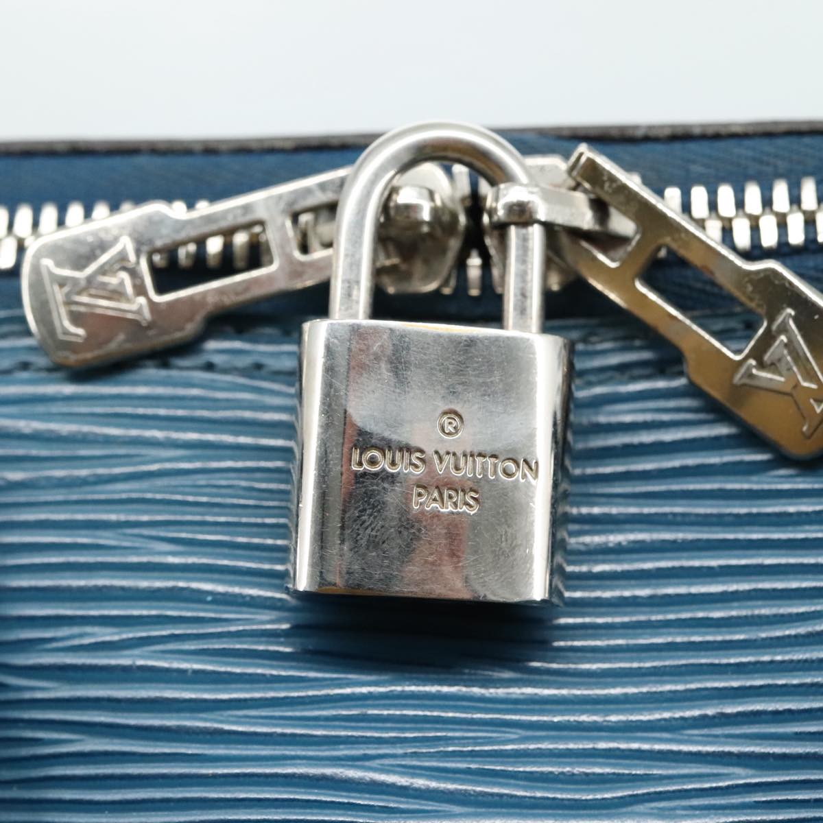 LOUIS VUITTON Epi Alma PM Hand Bag Blue Cyan M40624 LV 104323