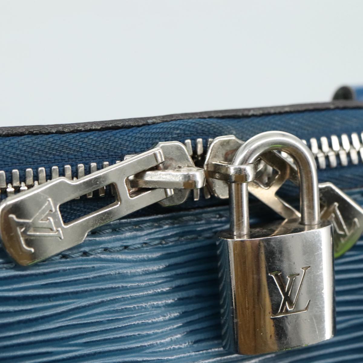 LOUIS VUITTON Epi Alma PM Hand Bag Blue Cyan M40624 LV 104323