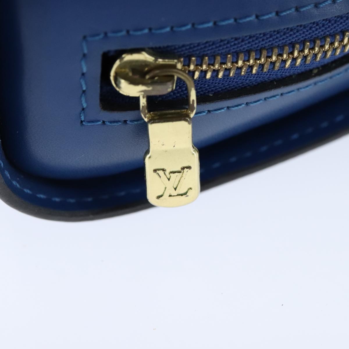 LOUIS VUITTON Epi Dauphine PM Pouch Blue M48445 LV 104349