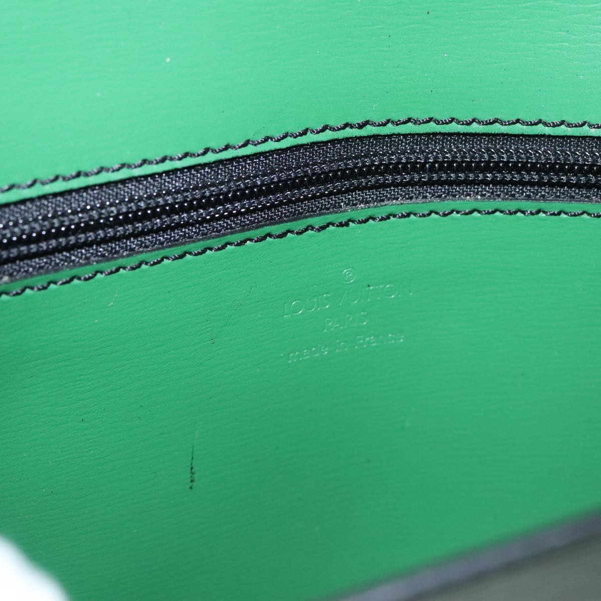 LOUIS VUITTON Epi Pochette Arche Shoulder Bag Green M52574 LV 104383