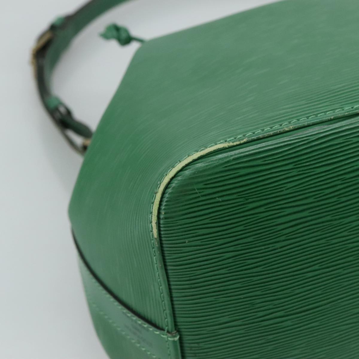 LOUIS VUITTON Epi Petit Noe Shoulder Bag Green M44102 LV 104398