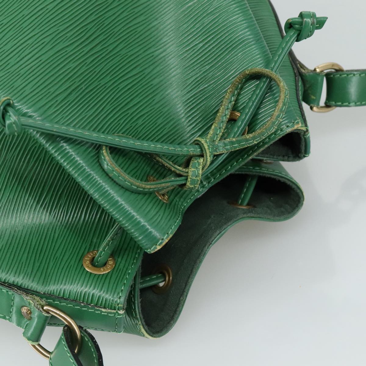 LOUIS VUITTON Epi Petit Noe Shoulder Bag Green M44102 LV 104398