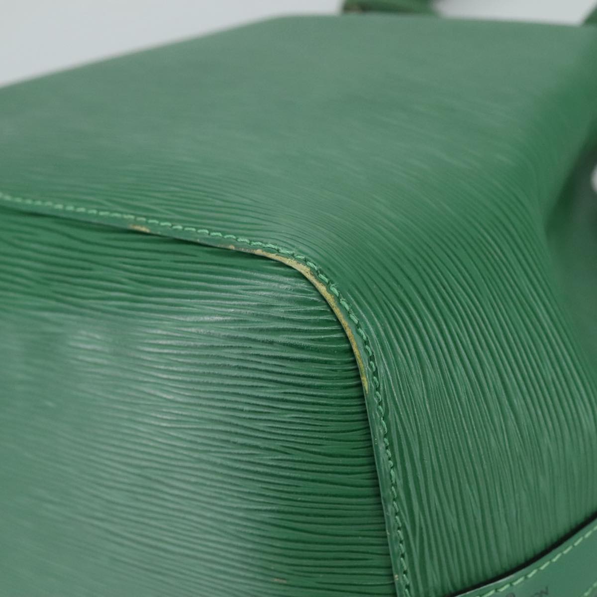 LOUIS VUITTON Epi Petit Noe Shoulder Bag Green M44102 LV 104433