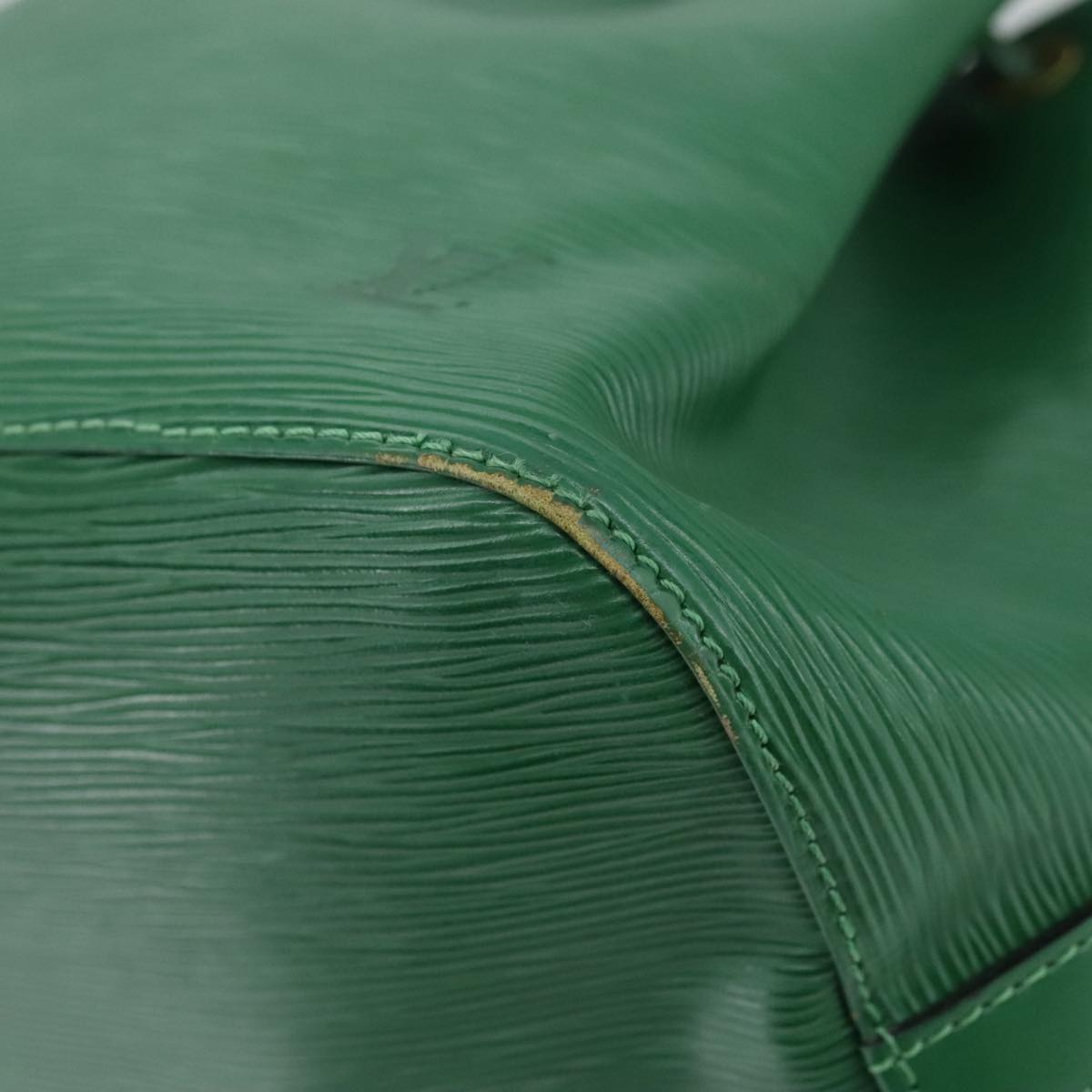 LOUIS VUITTON Epi Petit Noe Shoulder Bag Green M44102 LV 104433