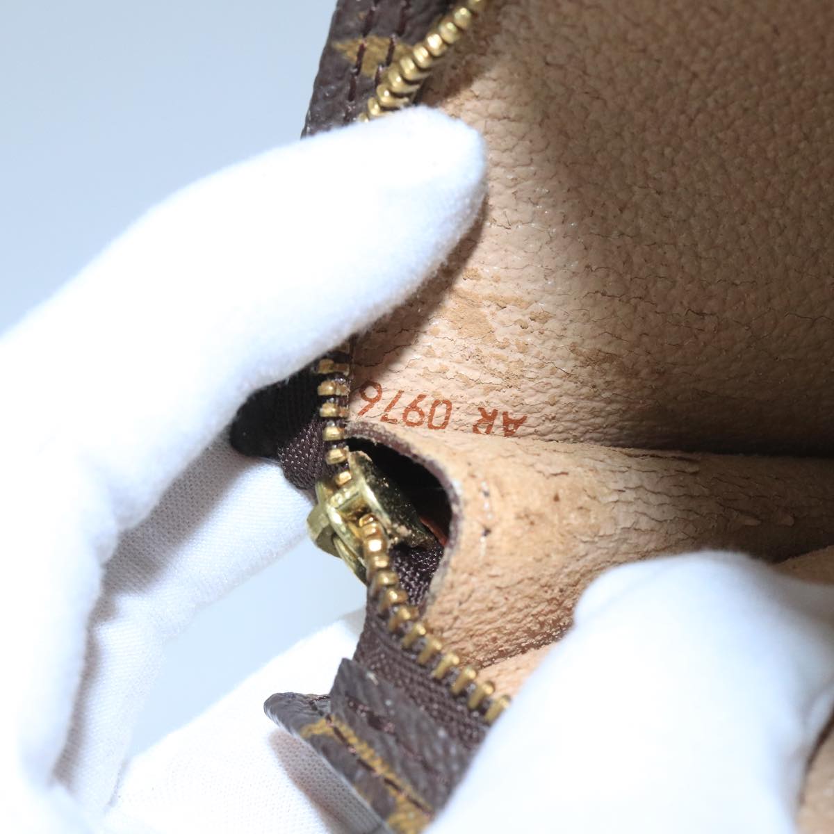 LOUIS VUITTON Monogram Bucket GM Pouch Accessory Pouch LV 104678