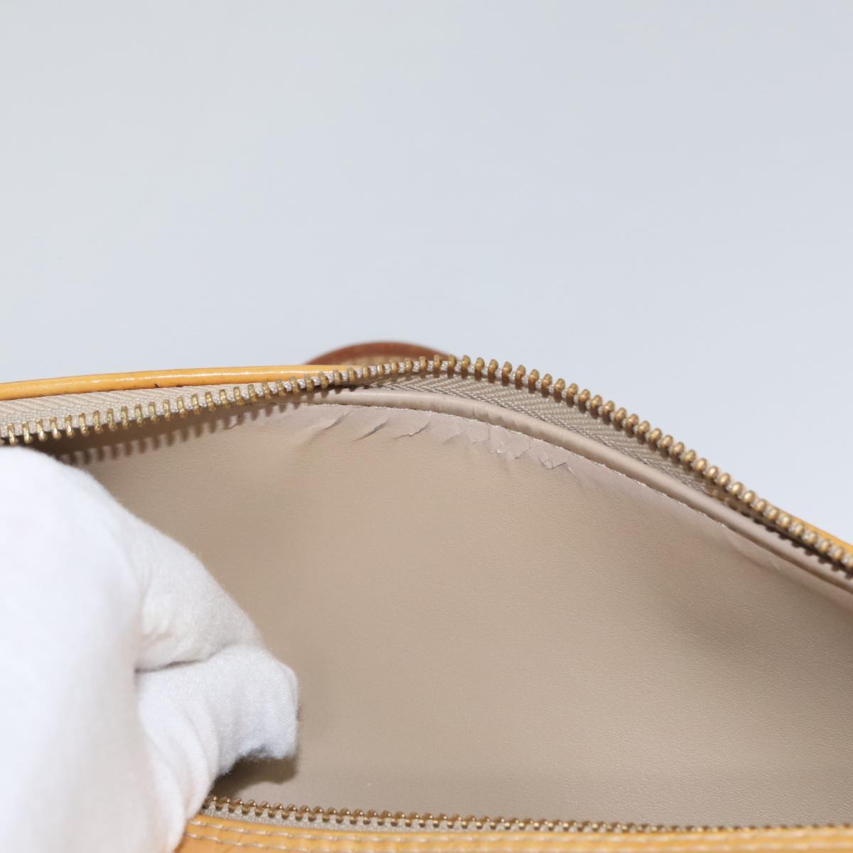 LOUIS VUITTON Monogram Vernis Bedford Hand Bag Beige M91006 LV 104718