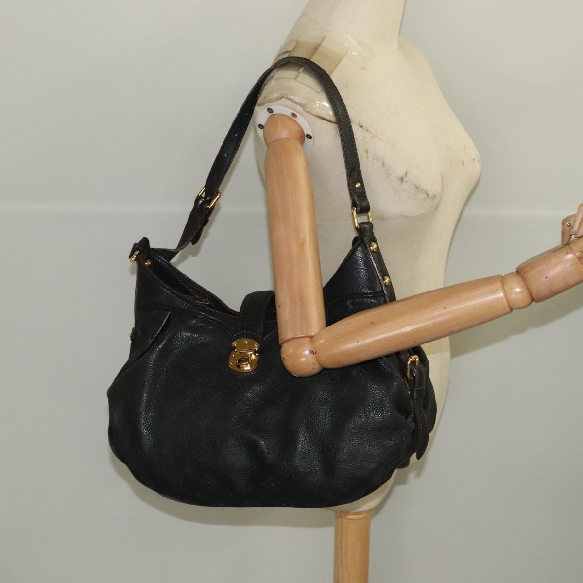 LOUIS VUITTON Monogram Mahina XS Shoulder Bag Black M95660 LV 104802