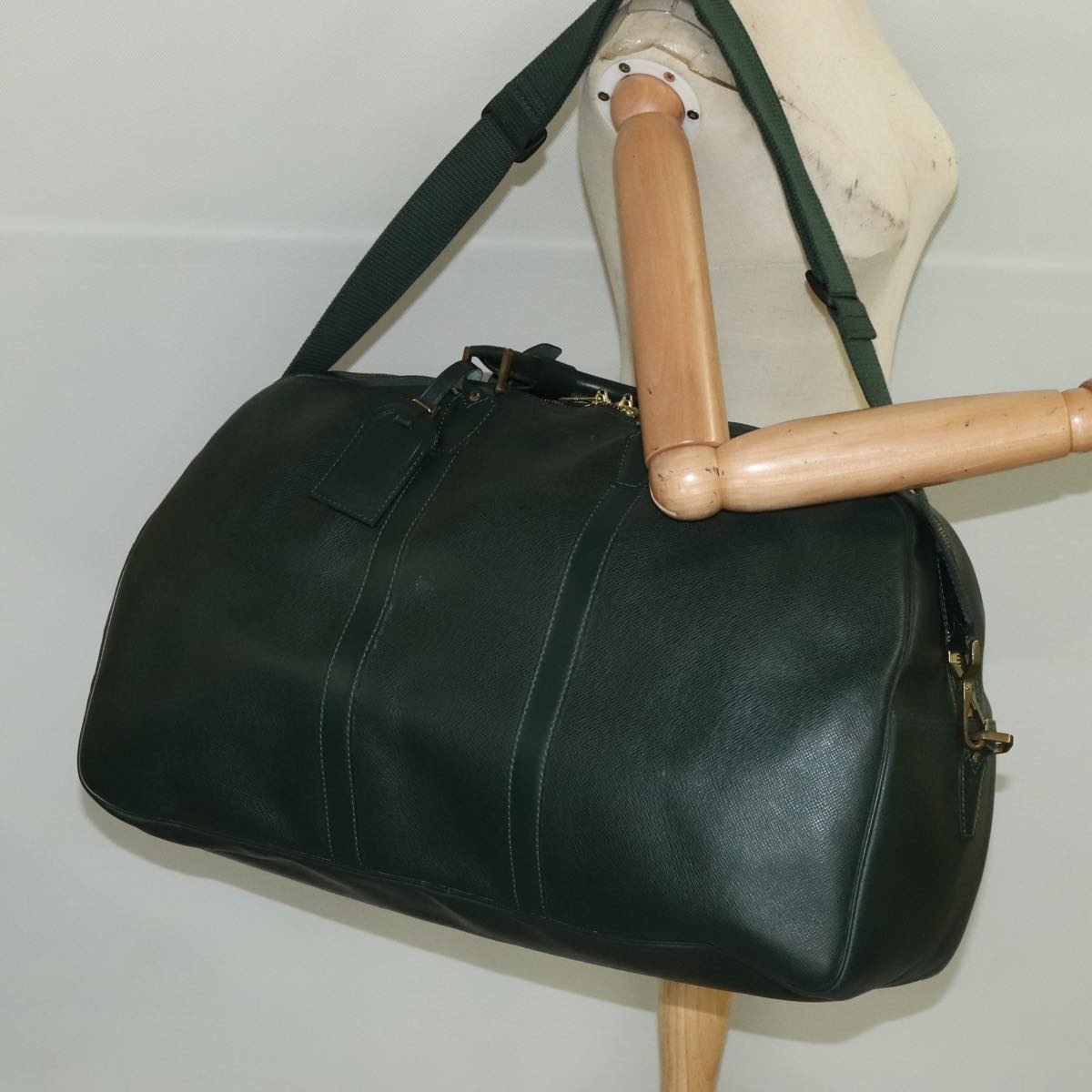 LOUIS VUITTON Taiga Kendall GM Boston Bag Epicea M30114 LV 104949