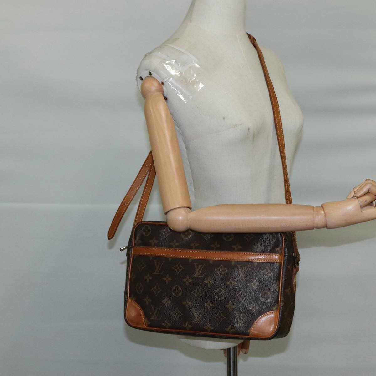 LOUIS VUITTON Monogram Trocadero 30 Shoulder Bag M51272 LV 104975