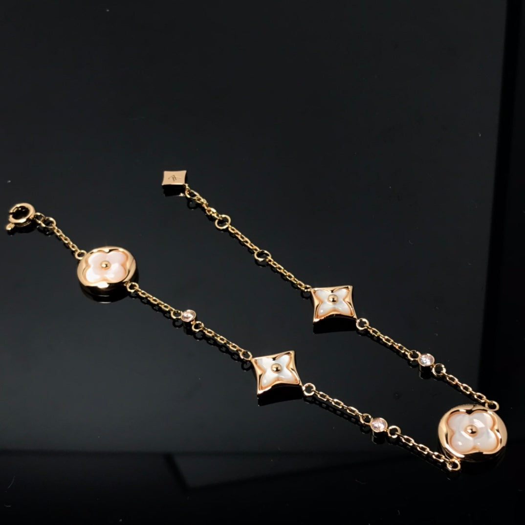 LV Necklaces 036
