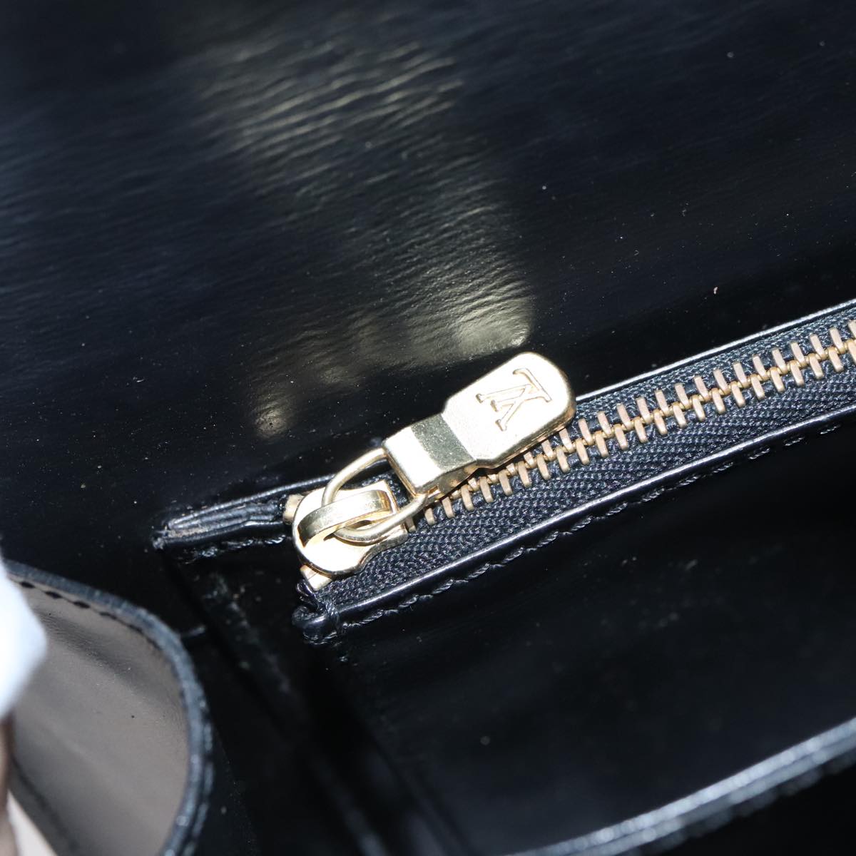 LOUIS VUITTON Epi Free Run Shoulder Bag Black M52402 LV 106127