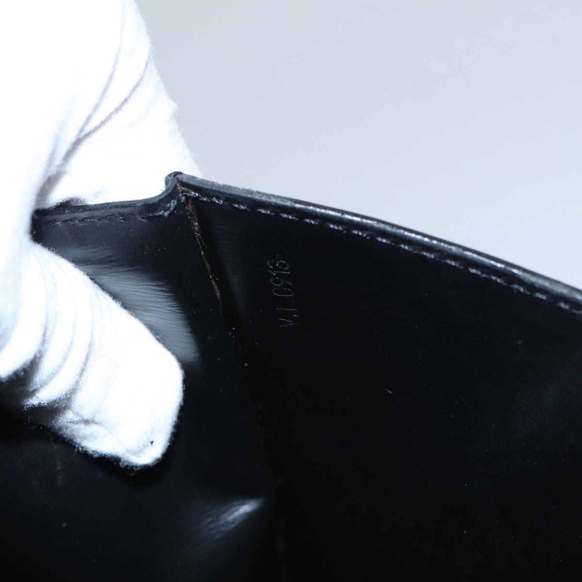 LOUIS VUITTON Epi Free Run Shoulder Bag Black M52402 LV 106127