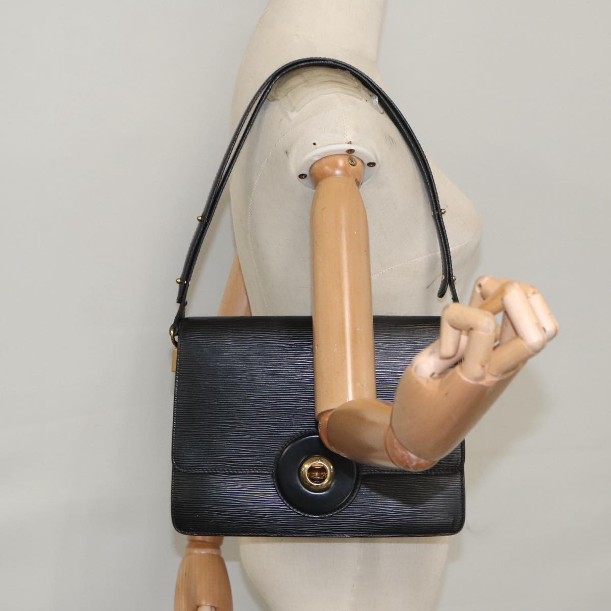 LOUIS VUITTON Epi Free Run Shoulder Bag Black M52402 LV 106127