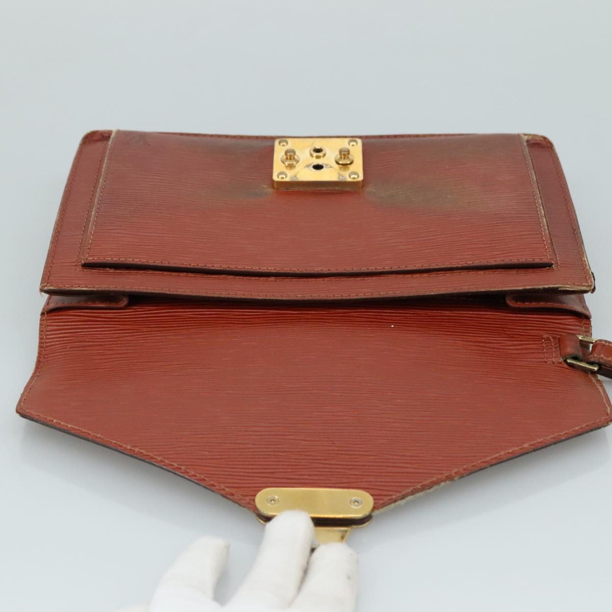 LOUIS VUITTON Epi Serie Dragonne Hand Bag Brown M52618 LV 106365