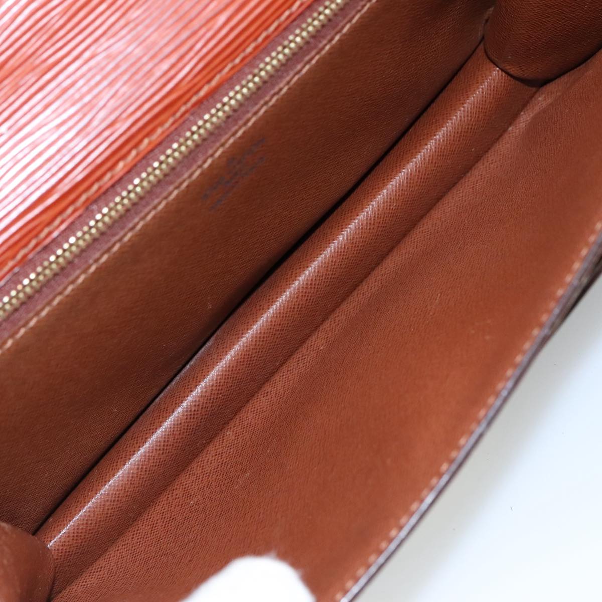 LOUIS VUITTON Epi Serie Dragonne Hand Bag Brown M52618 LV 106365