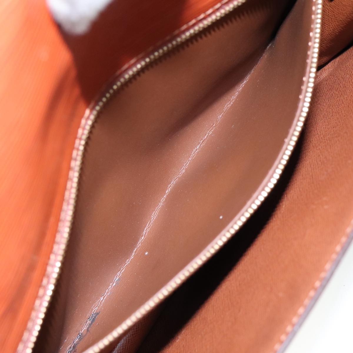 LOUIS VUITTON Epi Serie Dragonne Hand Bag Brown M52618 LV 106365