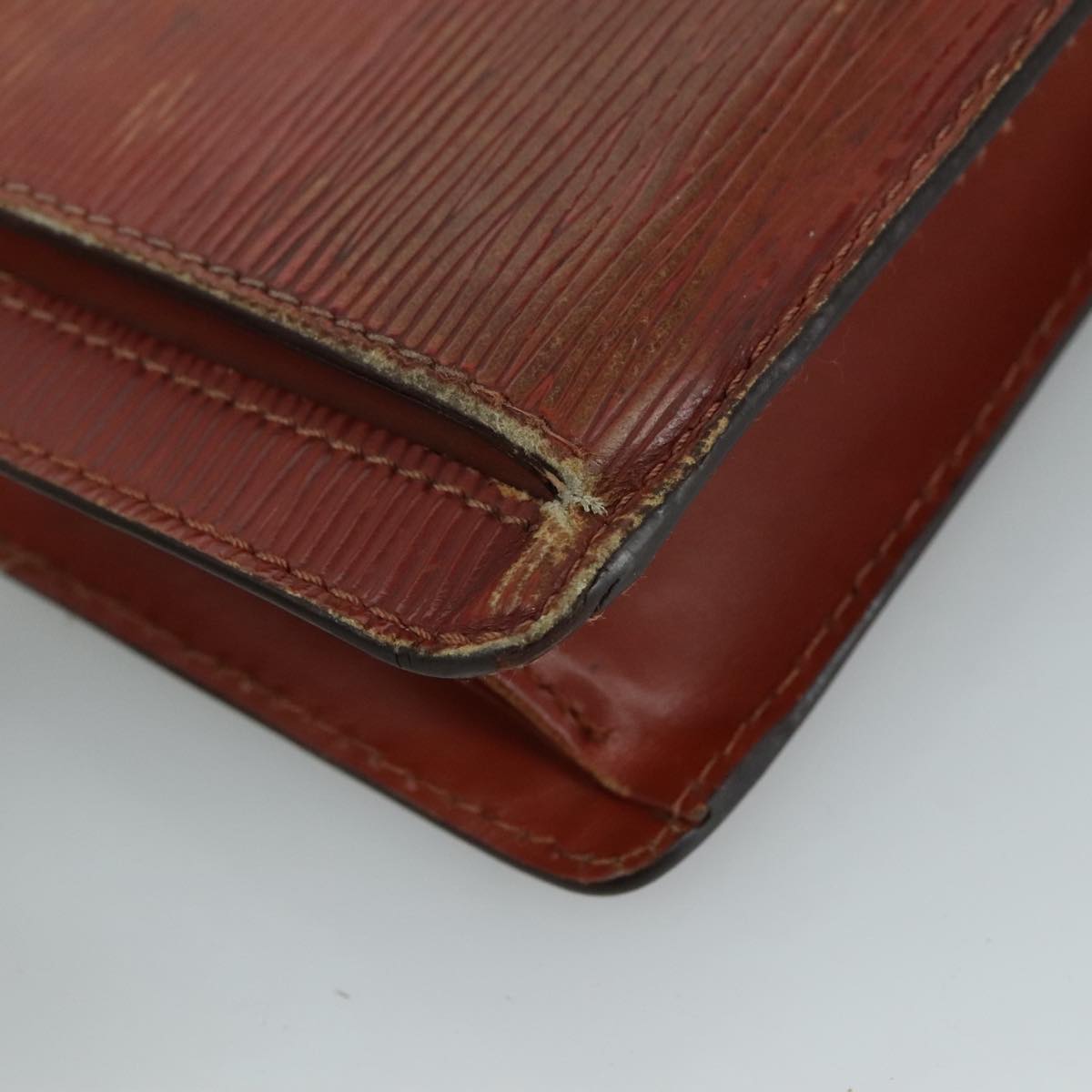 LOUIS VUITTON Epi Serie Dragonne Hand Bag Brown M52618 LV 106365