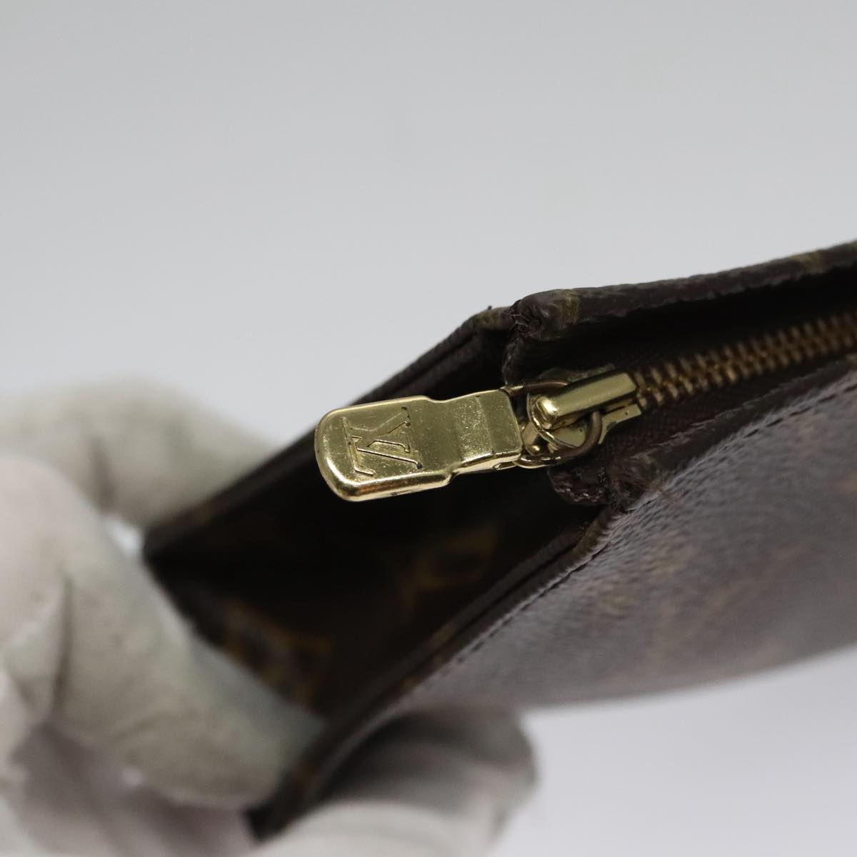 LOUIS VUITTON Monogram Poche Toilette 15 Pouch M47546 LV 106686