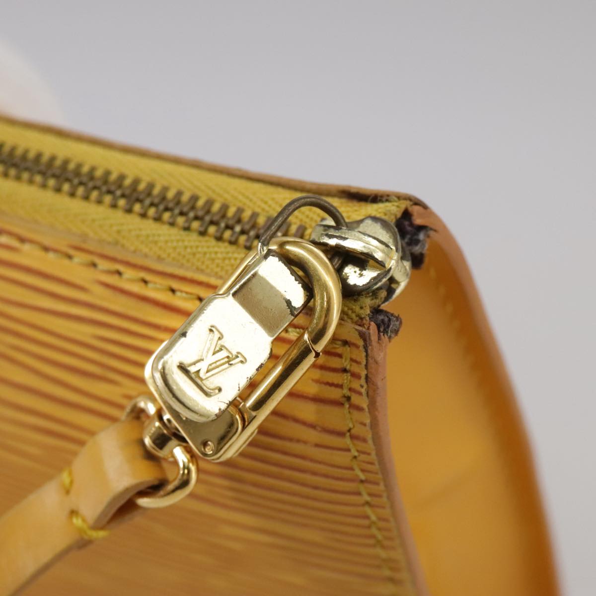 LOUIS VUITTON Epi Pochette Accessoires Pouch Yellow M52989 LV 106689