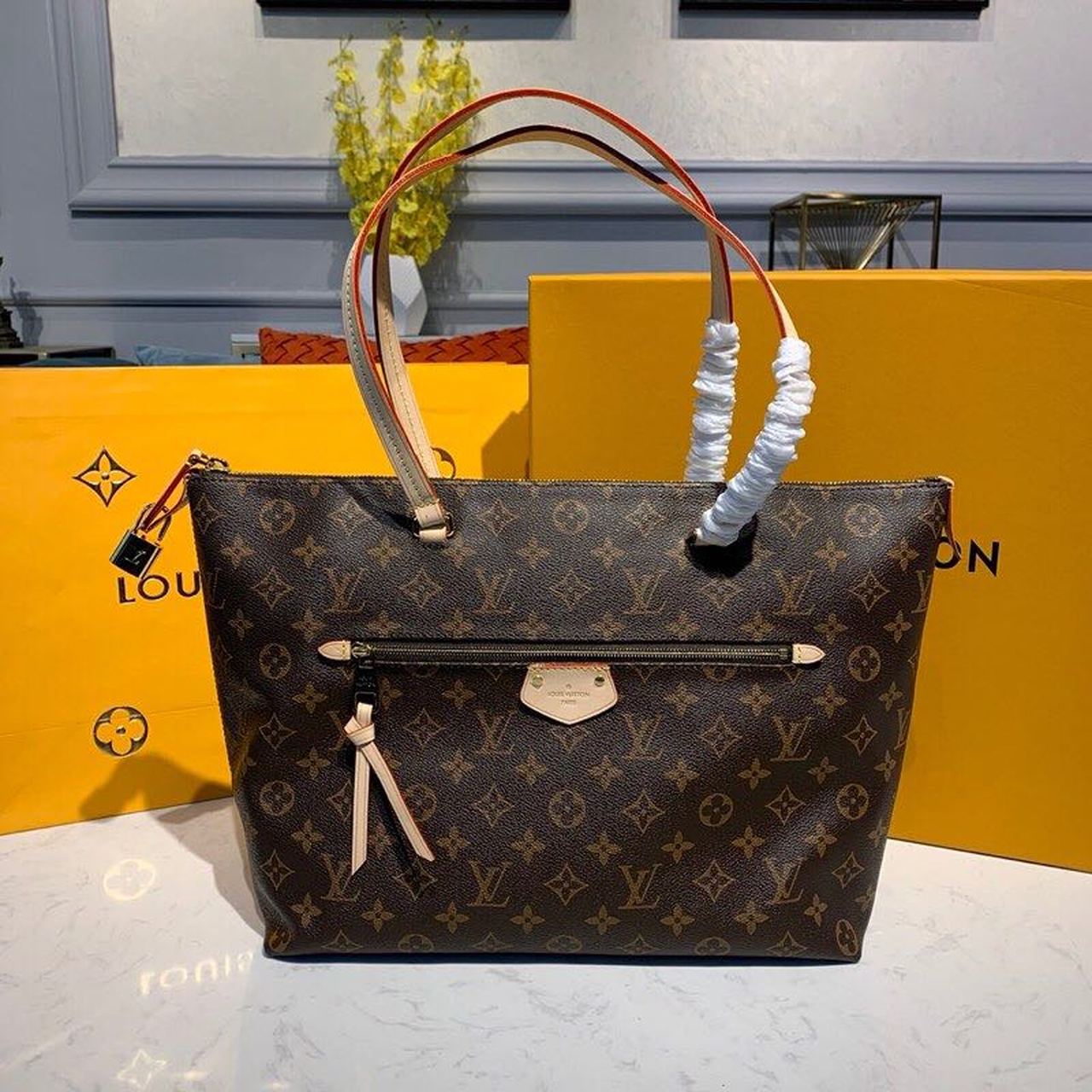 LV Lena MM Monogram Canvas For Women, WomenÃ¢â‚¬â„¢s Handbags, Shoulder Bags 16.5in/42cm LV M42267