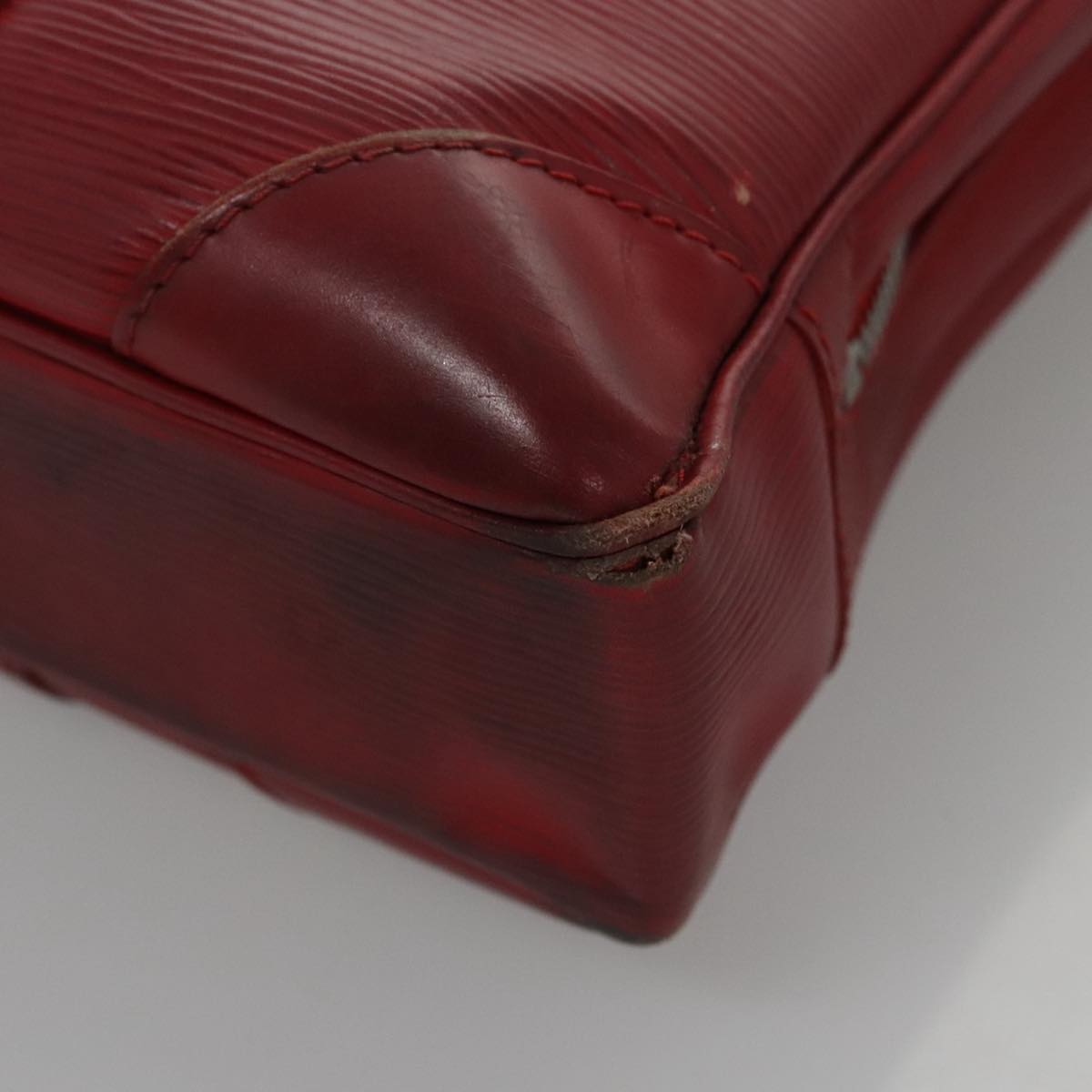 LOUIS VUITTON Epi Vivienne MM Hand Bag Ruby LV 107075