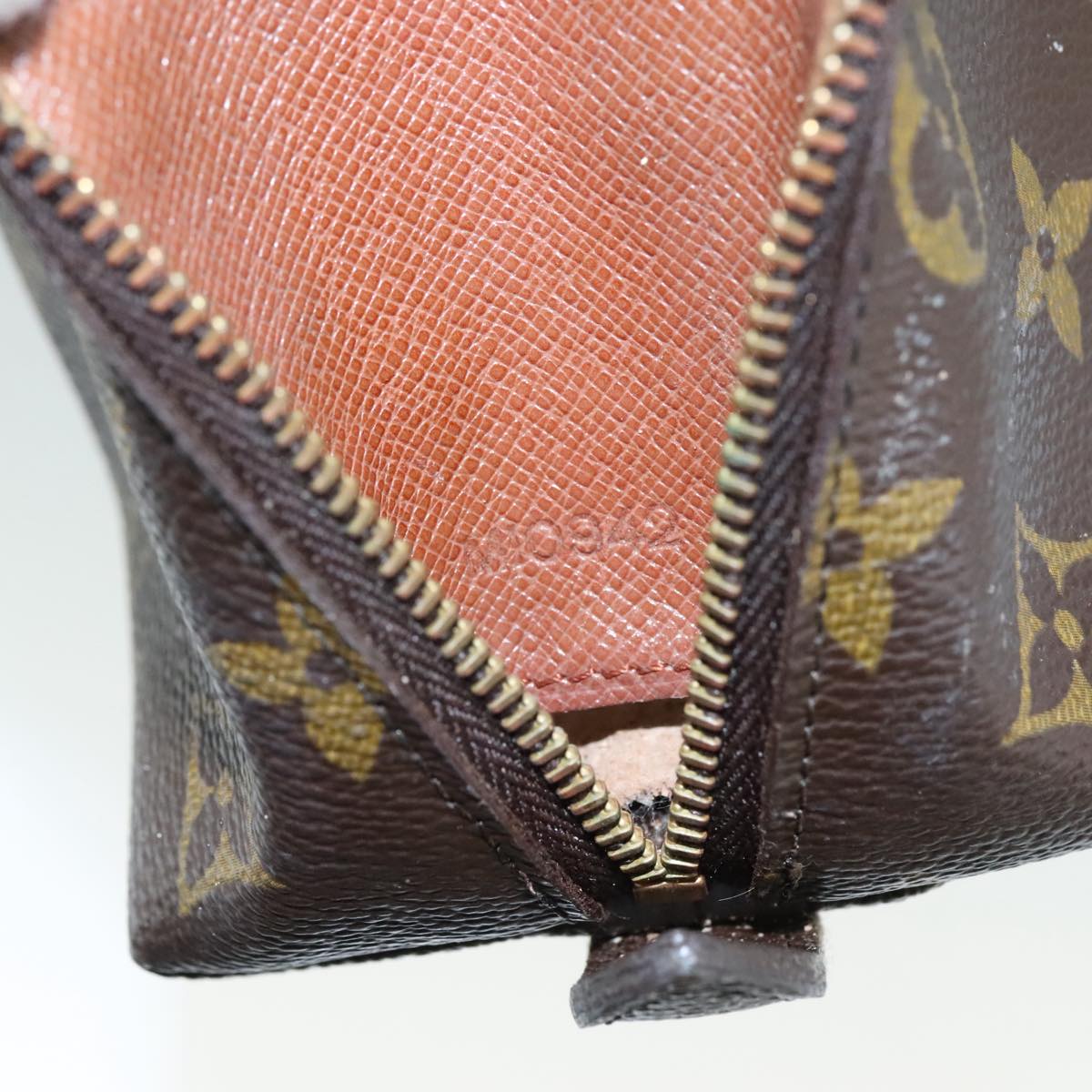 LOUIS VUITTON Monogram Trousse Demi Ronde Cosmetic Pouch M47520 LV 107117