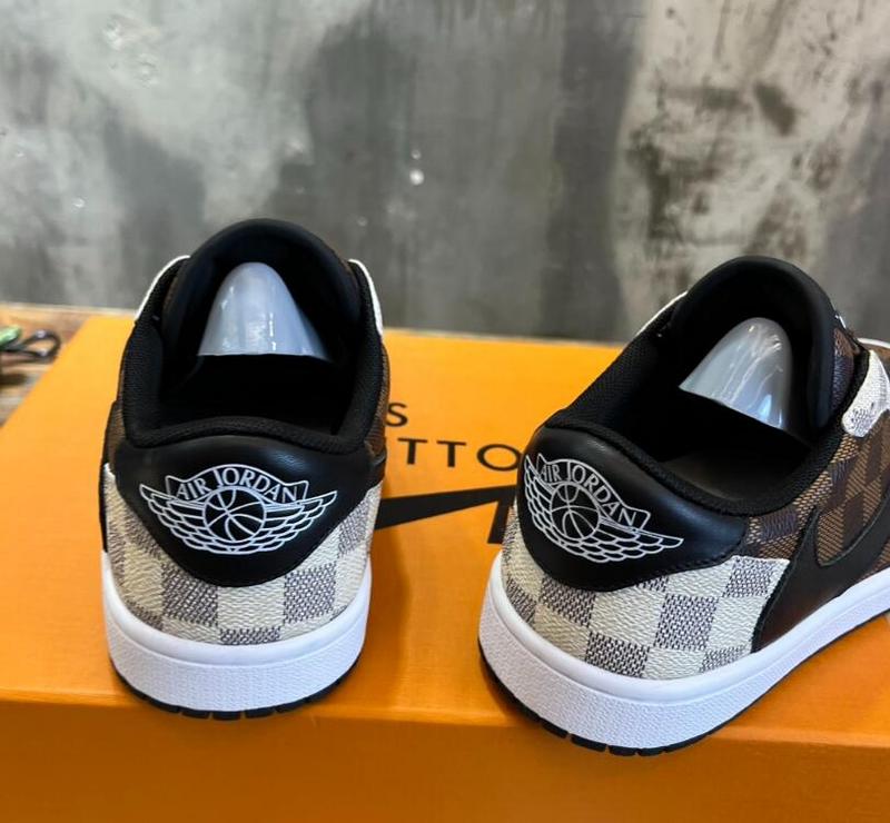 SAMC - NKE Shoes - 521