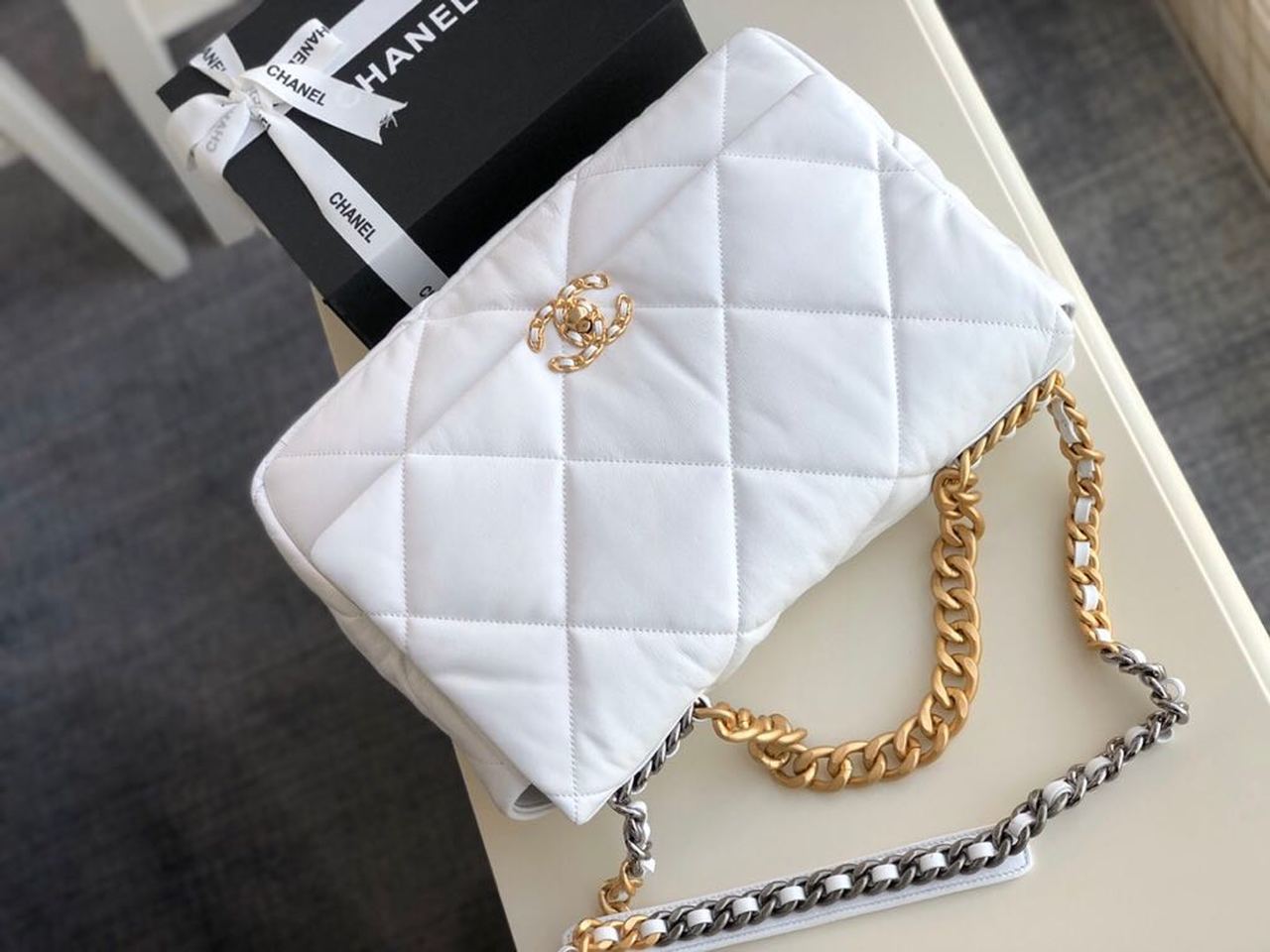 CHL 19 Maxi HandBag White For Women Bags, Shoulder And Crossbody Bags 14in/36cm AS1162