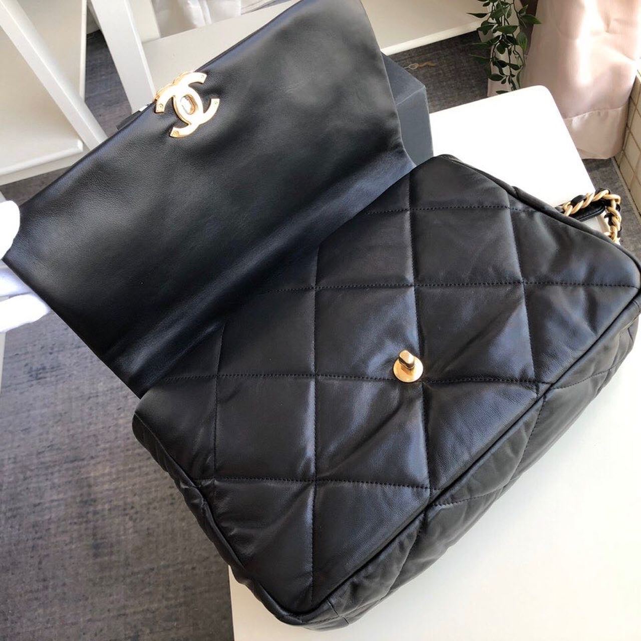 CHL 19 Maxi Handbag Black For Women Bags, Shoulder And Crossbody Bags 14in/36cm AS1162 B04852 94305