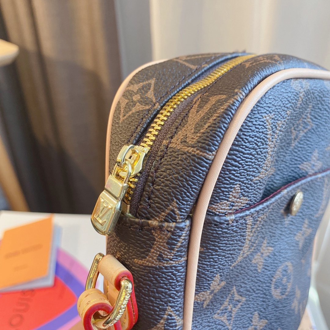 EN - New Arrival Bags LUV 083
