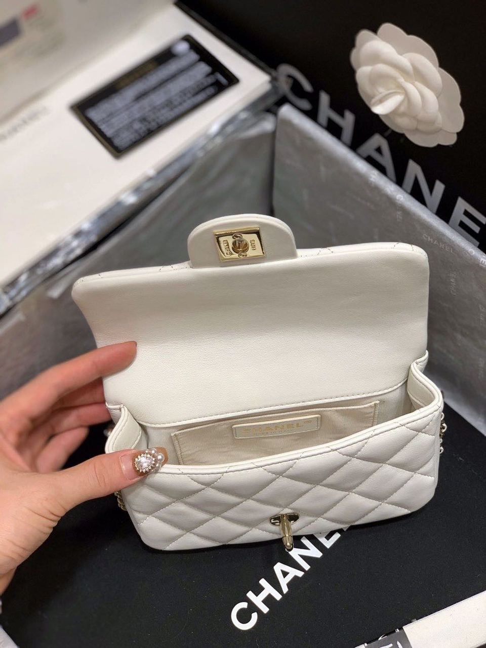 CHLSmall Pearl Logo Strap GlamIap Bag White For Women Handbags, Shoulder And Crossbody Bags 7in/18cm AS1436